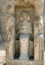 Arte Egípcia Antiga: Baixo Relevo de Deus Osíris no pátio do templo de Sethi I