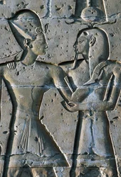 Baixo-relevo representando o faraó, Templo de Seti I, ou Grande Templo de Abydos, Abydos, Egipto, civilização egípcia, Novo Reino, Dinastia XIX