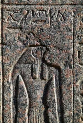 Representação de Hórus, inscrição e relevo de Hórus e Toth, sarcófago de Amenhotep, Mênfis, Egipto, Novo Reino, Dinastia XIX