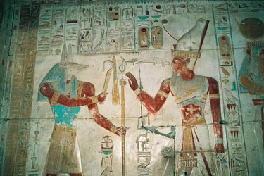 Egito, Abydos, Templo do faraó Seti I, capela de Osíris. Pormenor, relevo pintado, Novo Reino, Dinastia XIX