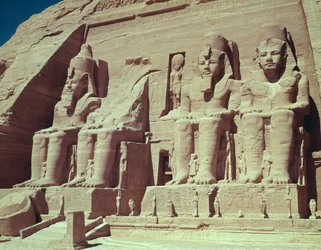 Quatro figuras colossais do rei, do Templo de Ramsés II, Novo Reino, c.1279-1213 aC