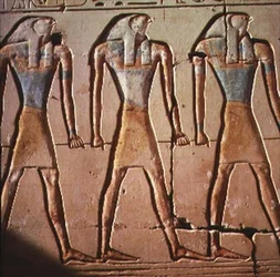 Relevo retratando Horus, do Templo de Ramsés II, c.1298 aC (pedra pintada)