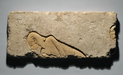 Relevo retratando dois homens se curvando, de Tell el-Amarna, Novo Reino, c.1352-1336 aC (calcário)