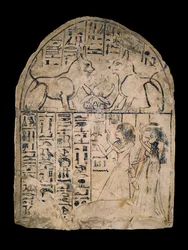 Stela representando um casal adorando "O Gato do Deus Re", e "O Grande Gato, o pacífico, em seu nome perfeito de Atum", Reino Novo, de Deir el-Medina (calcário pintado)