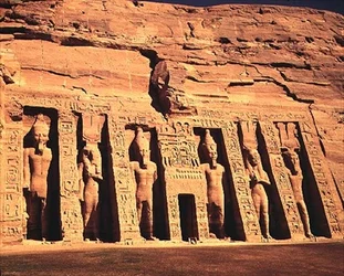 O templo da rainha Nefertari, também dedicado a Hathor de Abshek e chamado o Pequeno Templo, Novo Império