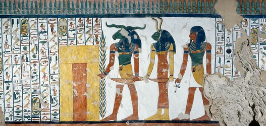 Os três gêneros que guardam a Segunda Porta do Reino de Osíris, Livro dos Mortos, Capítulo 144, detalhe dos afrescos na câmara funerária de Nefertari, Vale das Rainhas, Luxor, Tebas. A civilização egípcia, Reino Novo, Dinastia XIX.