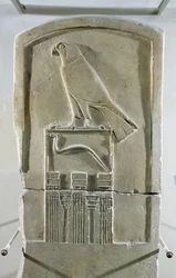 Serpente rei estela, c.3000 aC (calcário) (veja também 105659)