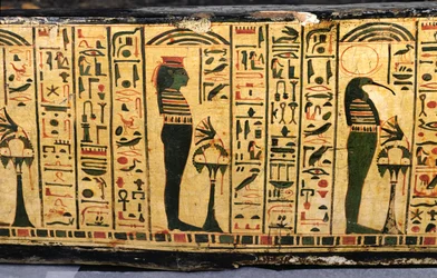 Detalhe da base exterior do caixão da múmia de Nesyamun, possivelmente encontrada em Deir El-Bahri, New Kingdom, c.1100 BC (madeira pintada)