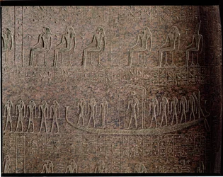 Relevo retratando o barque funerário, detalhe do sarcófago de Ramesses III, do Vale dos Reis, Reino Novo (granito)