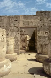 Estátua, de, ramesses, em, um, capela, guiando, de, a, Hypostyle, corredor, de, a, necrotério templo, de, ramesses, iii, (c.1184-1153, bc), novo, reino