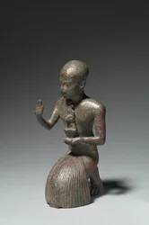 Estatueta de um sacerdote ajoelhado, 1186-1069 aC