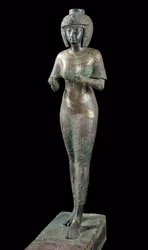 Estátua da Divina Adoradora Karomama, Terceiro Período Intermediário (bronze com ouro, prata e electrum) (ver também 127647)