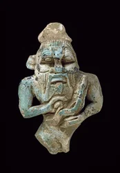 Amuleto de faiança de Bes amamentando uma faiança de Hórus, c.770-715 aC