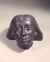Chefe de um homem, provavelmente um alto funcionário, c.700 aC (granito)