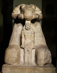 Estátua, de, Amun, em, a, forma, de, um, ram, protegendo, rei, taharqa, 690-664, bc, (granite)