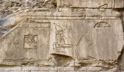Antiquidade egípcia: alívio representando a divindade Osíris. Túmulo de Ankh-Hor (Ankh Hor) (TT414) (26ª Dinastia, 672-525 a.C.), Luxor (Tebas), Egito