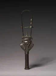 Sistrum arqueado, 380-343 aC
