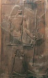 Painel representando um defunto do túmulo de Hesira em Sacará, Egito, Antigo Império, III dinastia, 2650-2150 a.C.