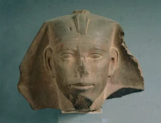 Chefe do Rei Djedefre, de Abu Roash, Reino Antigo, c.2565-2558 aC (quartzito) (ver também 50746)