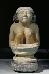 Mulher com peneira. De Gizeh, mastaba de Djacha. Meio (calcário)