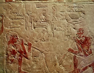 Relevo representando sopradores de vidro, da mastaba de Kaemrehu, Sacará, Antigo Império, c. 2325 a.C.