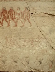 Rebocando um barco, a partir do Mastaba de Mereruka, Old Kingdom (calcário pintado)