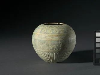 Com o navio Rahina Ware, 200-100 aC