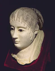 Cabeça de mulher (estuque pintado)