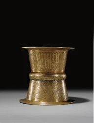 Suporte de bandeja embutido, mameluco Egito ou Síria, primeira metade do século 14