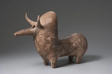 Amlash rhyton sob a forma de um touro zebu (terracota)