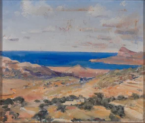 Costa com mar azul