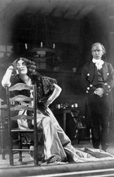 Julia Neilson e Horace Hodges em The Scarlet Pimpernel, c1905.