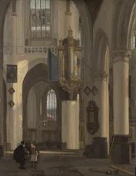 Interior de uma igreja protestante gótica com motivos do Oude e Nieuwe Kerk em Amesterdão