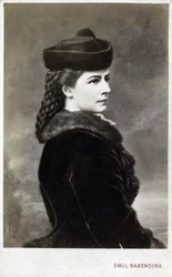 Retrato de Elisabeth de Wittelsbach (1837-1898) (sissi), Impress of Austria (1854-1898) e Rainha da Hungria (1867-1898), Nee Duchess in Baviere. (EMPRESA ELISABETH DA ÁUSTRIA) Fotografia na oficina de Emil Rabending (1823-1886).