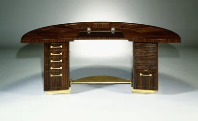 Uma escrivaninha fina e importante, c.1929 (de design em meia-lua, Ebene de Macassar e bronze dourado)
