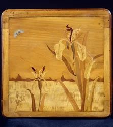 Mesa estilo Art Nouveau, de Emile Galle (1846-1904), nogueira com acabamento em folheado e várias madeiras, detalhe, França, século 20
