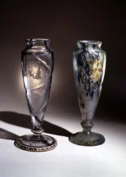 Vasos de vidro intercalares gravados, século XIX
