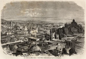 Vista de Tiflis, ou Tbilisi, desenho de Théorond, para ilustrar a viagem de Mr. Moynet de 1858 ao Mar Negro e ao Mar Cáspio. Gravura em «Le Tour du monde, nouveau journal des voyages», Paris