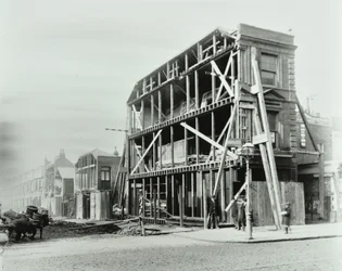 85 Stoke Newington Road: esquina da Stoke Newington Road e Prince George Road, 1897