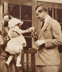 Uma criança mãos Rei Edward VIII um buquê no Enham Village Center, 1926