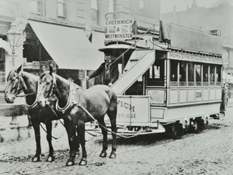 Um bonde puxado a cavalo de Greenwich-Westminster, 1885