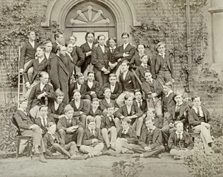 Uma fotografia da casa na faculdade de Eton, 1870s