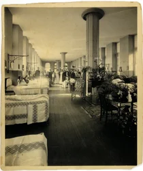 Uma ala de crianças no St. Thomas Hospital, em Londres, c.1900