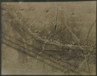 Fotografia aérea com trincheiras da Primeira Guerra Mundial, 1918