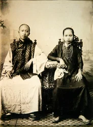 Annamite boy and girl in central Vietnam, c.1875 (estampa do albumen)