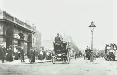 Estação de Baker Street, Marylebone Road, Westminster LB: olhando para o leste por Baker Street, 1895