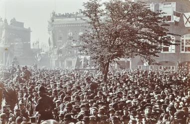 Túnel Blackwall: multidões na abertura cerimonial, 1897