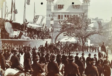 Túnel Blackwall: pagentria como o Príncipe de Gales, mais tarde o Rei Eduardo VII e a Princesa Alexandria assistem à abertura cerimonial do túnel, 1897