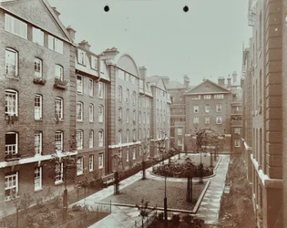 Bourne Estate: jardim formal de pátio, Londres