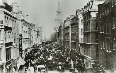 Cheapside, olhando para o leste para Bow Church, cidade de Londres, 1880